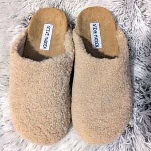 Steve Madden Vessel Plush Clog Slip On's. Size 6M. NWOB